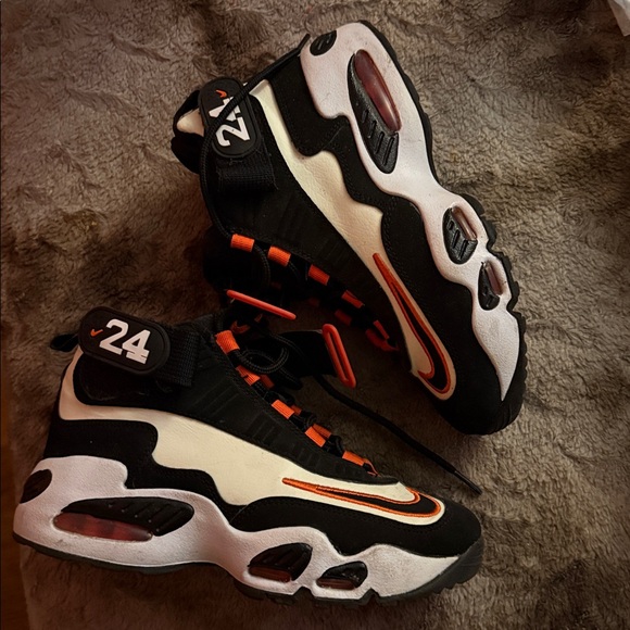 Nike Kids Black and Orange Sneakers - Picture 2 of 5